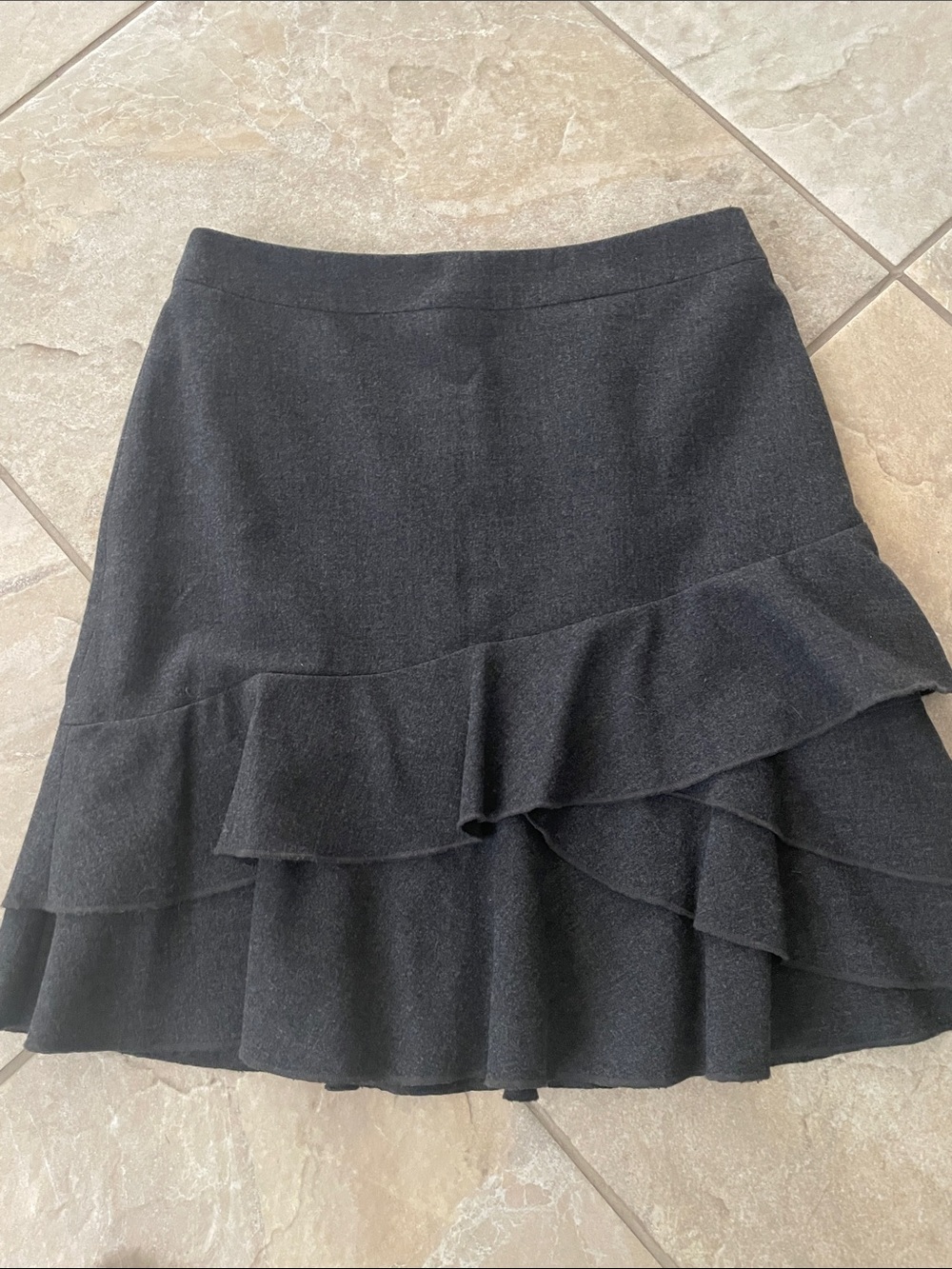 INC International Concepts women’s gray Size 4 Skirt Ruffle bottom of skirt.
